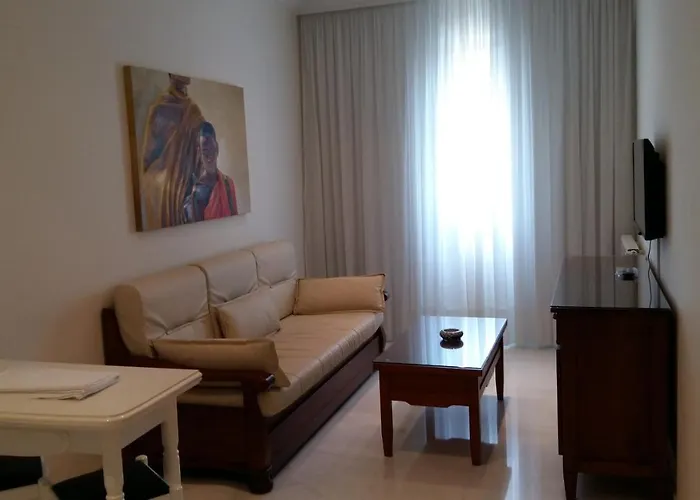 Maritimo Suites-solo Adultos 格罗韦